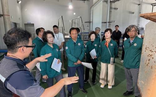 ◇횡성군의회(의장:표한상)는 23일 우천일반산업단지 폐수처리시설 등을 둘러보며 제329회 정례회 행정사무감사 현지 점검을 실시했다.