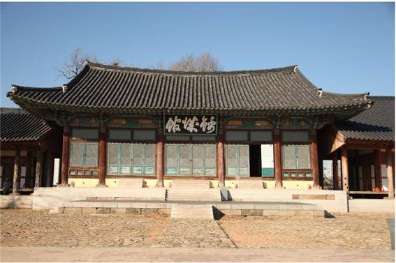 나주 객사. 서울 도성과 같은 사대문과 객사, 동헌 등을 고루 갖춘 전라도의 대표 도시, 나주는 예로부터