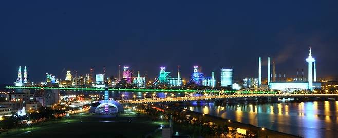 포스코 포항제철소 야경. <포스코 제공>