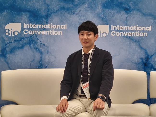 이수민 삼진제약 연구센터장이 19일(현지시간) 미국 보스턴 바이오 USA 행사장에서 기자들의 질문에 답하고 있다./사진=비즈워치