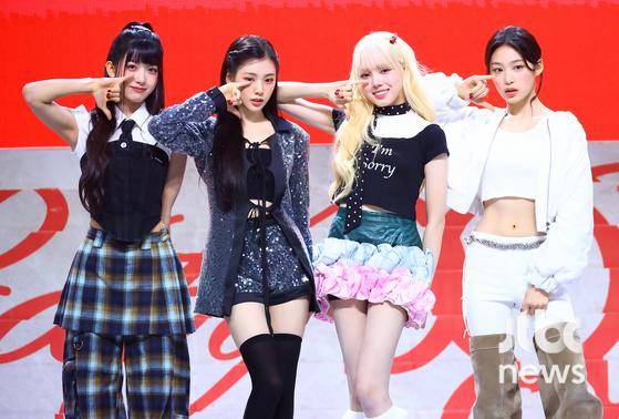 걸그룹 '베이비돈크라이(Baby DONT Cry)'가 23일 오후 서울 용산구 블루스퀘어 SOL트래블홀에서 데뷔 싱글 'F Girl(에프 걸)' 쇼케이스를 열었다. 박세완 엔터뉴스팀 기자 park.sewan@jtbc.co.kr