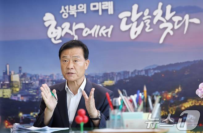 이승로 성북구청장이 17일 서울 성북구청에서 뉴스1과 인터뷰를 하고 있다. ⓒ News1 박지혜 기자