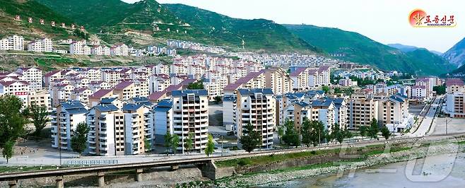 (평양 노동신문=뉴스1) = 북한 노동당 기관지 노동신문은 23일 검덕지구를 조명하며 "문명한 광산도시"라고 평가했다.  [국내에서만 사용가능. 재배포 금지. DB 금지. For Use Only in the Republic of Korea. Redistribution Prohibited] rodongphoto@news1.kr