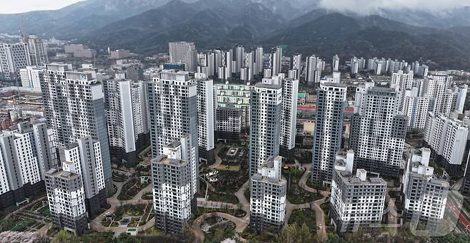 사진은 경기 과천 시내 아파트 단지들의 모습. /뉴스1 ⓒ News1 김도우 기자