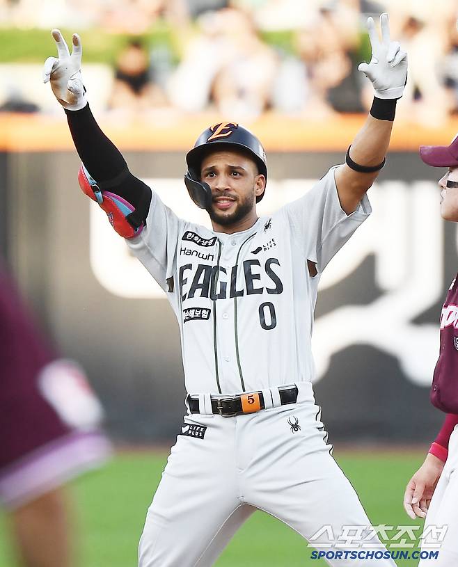 22일 대전 한화생명볼파크에서 열린 키움-한화전. 5회말 2사 3루 리베라토가 1타점 2루타를 친 후 환호하고 있다. 대전=정재근 기자 cjg@sportschosun.com/2025.6.22/