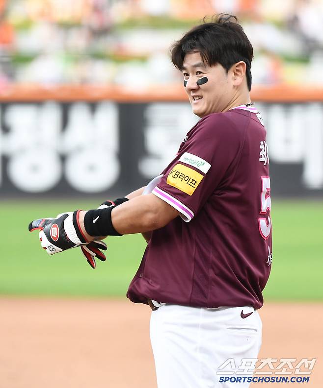 상대 투수의 폭풍 칭찬. 최주환으로서도 생소한 경험.