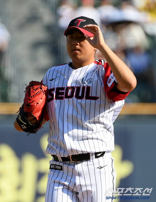 22일 잠실구장에서 열린 LG 트윈스와 두산 베어스의 경기. LG 송승기가 숨을 고르고 있다. 잠실=박재만 기자 pjm@sportschosun.com/2025.06.22/