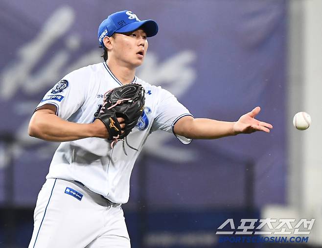 18일 대구 라이온즈파크에서 열린 두산-삼성전. 7회초 2사 만루에서 배찬승이 오명진을 투수앞 땅볼로 처리하고 있다. 대구=정재근 기자 cjg@sportschosun.com/2025.6.18/