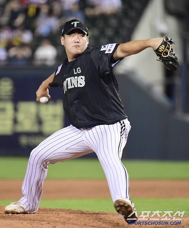 17일 잠실구장에서 열린 LG와 NC의 경기. 투구하고 있는 LG 성동현. 잠실=송정헌 기자songs@sportschosun.com/2025.06.17/