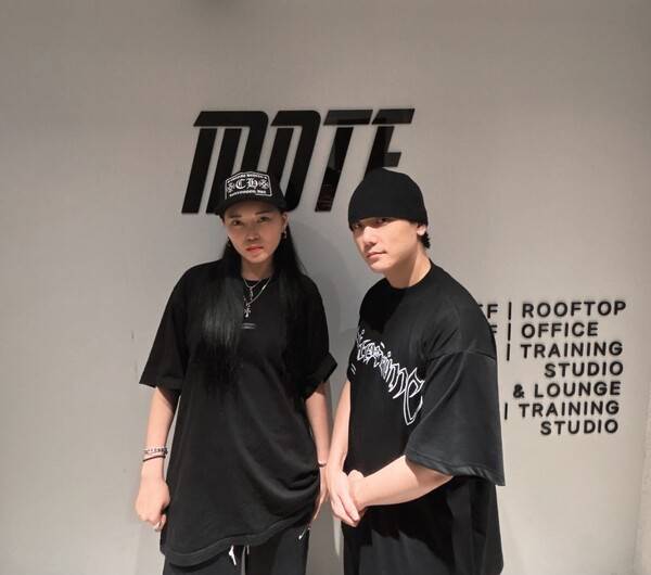 왼쪽부터 박해리, 김범&nbsp;