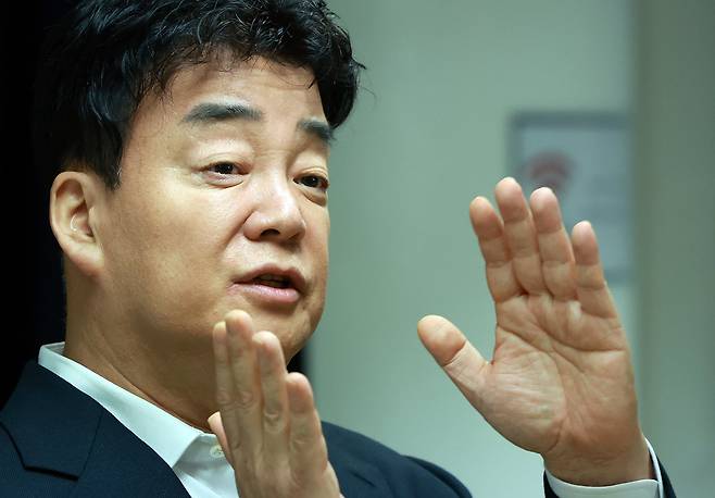 백종원 더본코리아 대표가 지난 3월 28일 서울 서초구 스페이스쉐어 강남역센터에서 열린 정기 주주총회에서 발언하고 있다. /뉴스1