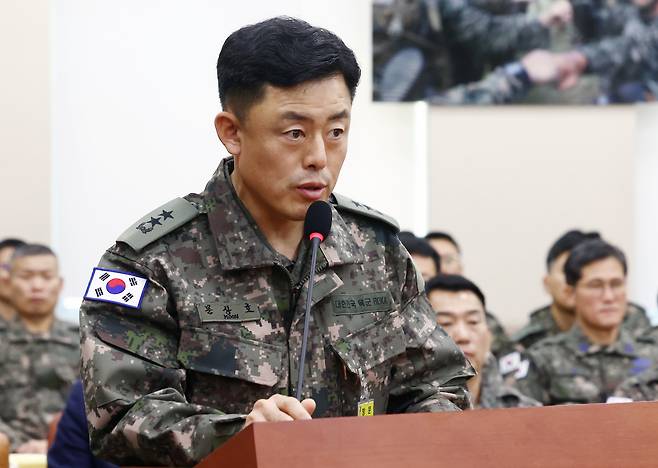 문상호 전 국군정보사령관이 작년 12월 10일 오전 서울 여의도 국회 국방위원회에서 열린 계엄 관련 긴급 현안질의에서 위원 질의에 답하고 있다. /뉴스1