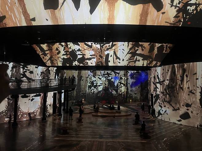 스마일게이트의 MMORPG '로스트아크'가 23일 서울 광진구에 위치한 워커힐 '빛의 시어터'에서 미디어 전시를 개최했다. 사진은 미디어 전시 내부 전경.ⓒ데일리안 이주은 기자