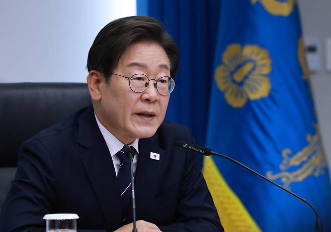이재명 대통령이 23일 서울 용산구 대통령실 청사에서 열린 제1차 수석보좌관회의에서 발언하고 있다. 2025.06.23. 뉴시스