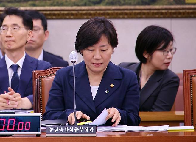 송미령 농림축산식품부 장관이 23일 오후 서울 여의도 국회에서 열린 농림축산식품해양수산위원회 전체회의에 참석하고 있다. 2025.06.23. 뉴시스