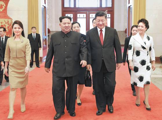 김정은 북한 국무위원장은 2018년 3월 25일부터 나흘간 시진핑 국가주석의 초청으로 중국을 비공식 방문했다. 본 북중 정상회담은 북한과 중국 간의 관계를 강화하고, 양국의 협력과 의사소통을 심화하는 중요한 만남이었다. 연합뉴스