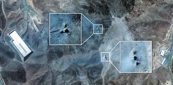 미국의 공습 다음 날인 22일엔 벙커버스터 투하로 생긴 것으로 추정되는 구덩이들이 보인다. [EPA=연합뉴스]