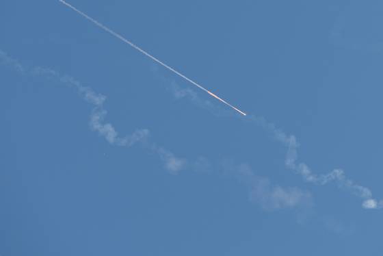 이란의 탄도미사일이 이스랑ㄹ 헤브론 상공에서 낙하하고 있다. 로이터=연합