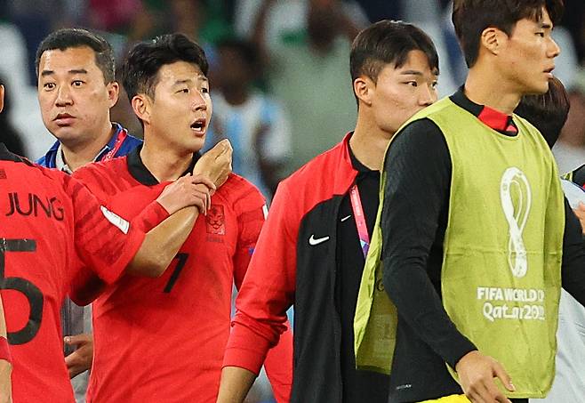 카타르월드컵 당시 예비선수로 동행한 오현규(오른쪽 둘째). [연합뉴스]
