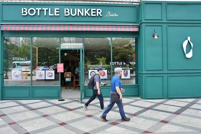 롯데마트 잠실점에 위치한 '보틀벙커 비스트로' 외관./사진=롯데마트 제공