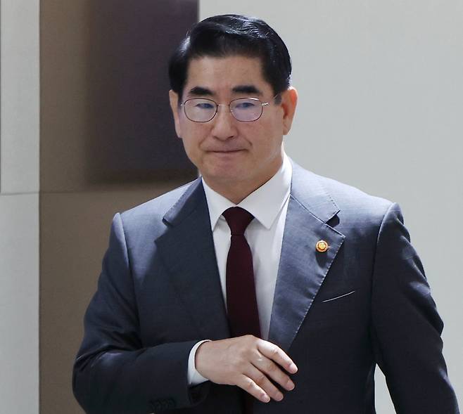 김용현 전 국방부 장관이 지난해 10월15일 서울 용산 대통령실 청사에서 열린 국무회의에 참석하고 있다. 대통령실사진기자단