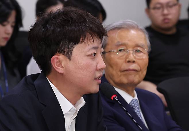 대선에 출마했던 이준석 개혁신당 의원이 23일 오후 서울 여의도 국회 의원회관에서 열린 대선 평가 세미나에서 기념사를 하고 있다. 뉴시스