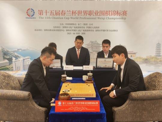 박정환(오른쪽) 9단이 춘란배 결승 2국에서 양카이원 9단에게 승리했다. 사진[연합뉴스]