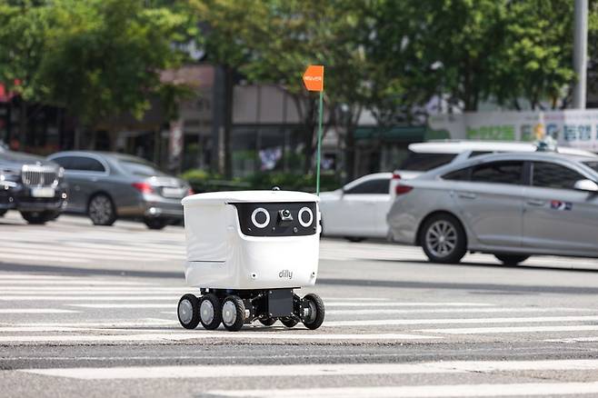 배달의민족이 운영하는 배달로봇 딜리. [사진제공=우아햔형제들]
