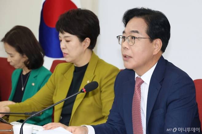 송언석 국민의힘 원내대표가 22일 오후 서울 여의도 국회에서 이재명 대통령과 여야 지도부 오찬 관련 기자간담회를 하고 있다. 2025.6.22/사진=뉴스1