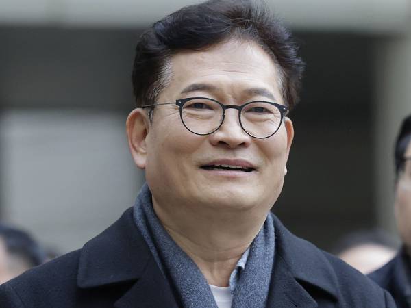 송영길 소나무당 대표가 보석으로 풀려난다. 사진은 송영길 소나무당 대표가 지난 1월8일 서울 서초구 서울중앙지방법원에서 열린 '더불어민주당 전당대회 돈봉투' 의혹 선고기일에 출석하며 취재진 질문에 답변하고 있는 모습. /사진=뉴시스