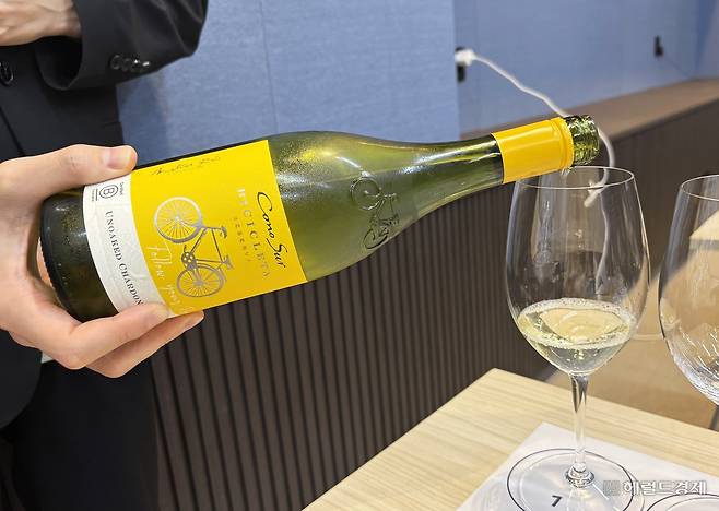 코노수르 브랜드 세미나에서 시음한 ‘코노수르 비씨클레타 샤르도네’. 육성연 기자