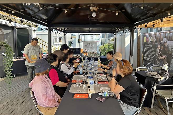 코레일관광개발 교외선 기차 ‘술례(酒禮) 설레임 열차 in 양주’의 ‘양주골 이가 전통주’ 체험 사진