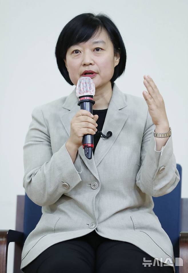 [서울=뉴시스] 최동준 기자 = 한성숙 전 네이버 대표가 지난 2020년 8월 19일 서울 여의도 국회의원회관에서 열린 '미래사회 변화와 교육혁신 토크콘서트'에서 발언하고 있다. 2025.06.23. photocdj@newsis.com