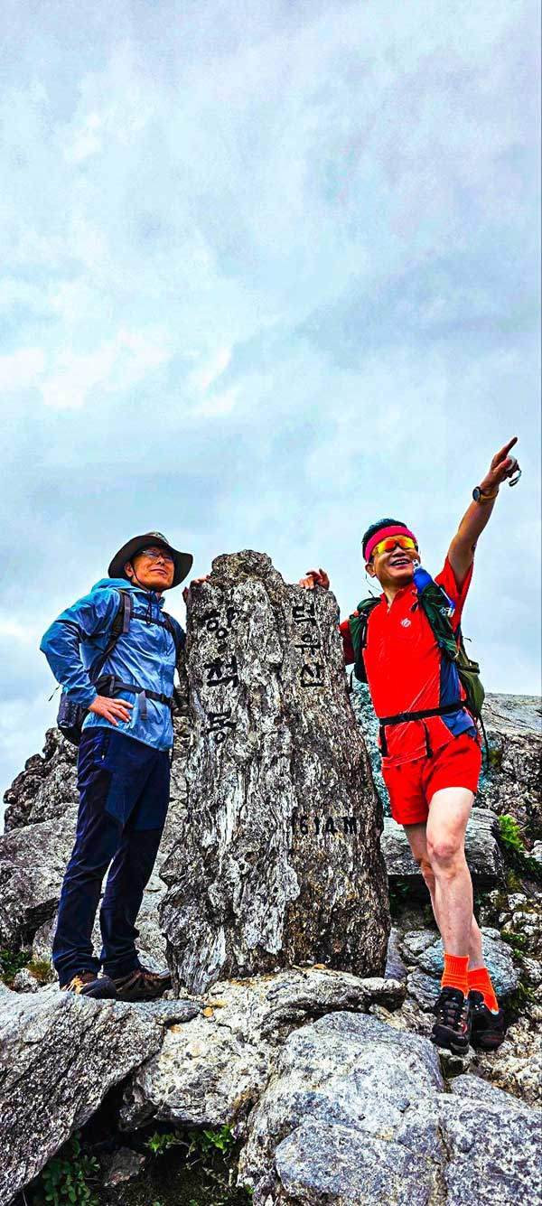 향적봉 정상에서 찍은 인증샷.