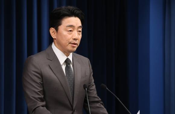 이재명 대통령, 장관 후보자 지명 - 강훈식 대통령 비서실장이 23일 용산 대통령실에서 장관 후보자 지명 관련 브리핑을 하고 있다. 2025.6.23 연합뉴스