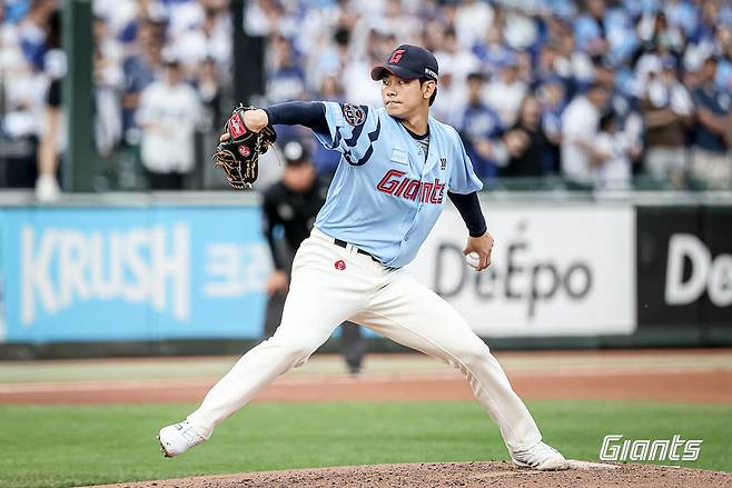 롯데 홍민기가 22일 사직구장에서 열린 삼성과 홈경기에 구원등판해 역투하고 있다. 사진제공｜롯데 자이언츠