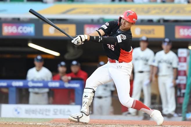 KIA 김석환은 22일 인천 SSG와 원정경기에서 8회초 대타로 출전해 결승 2점 홈런을 터트려 팀 6연승에 보탬이 됐다. 사진제공｜KIA 타이거즈