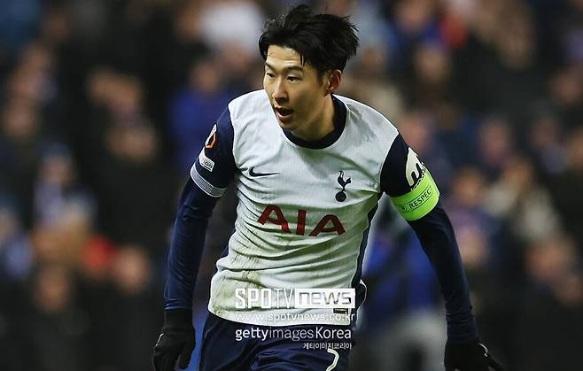 ▲ 토트넘은 올해 여름부터 엔지 포스테코글루 감독 체제에서 토마스 프랭크 감독 체제로 전환했다. 프랭크 감독과 첫 공식 인터뷰가 공개됐는데 일각에선 손흥민과 작별에 힌트를 준 게 아니냐는 분석이 있었다.