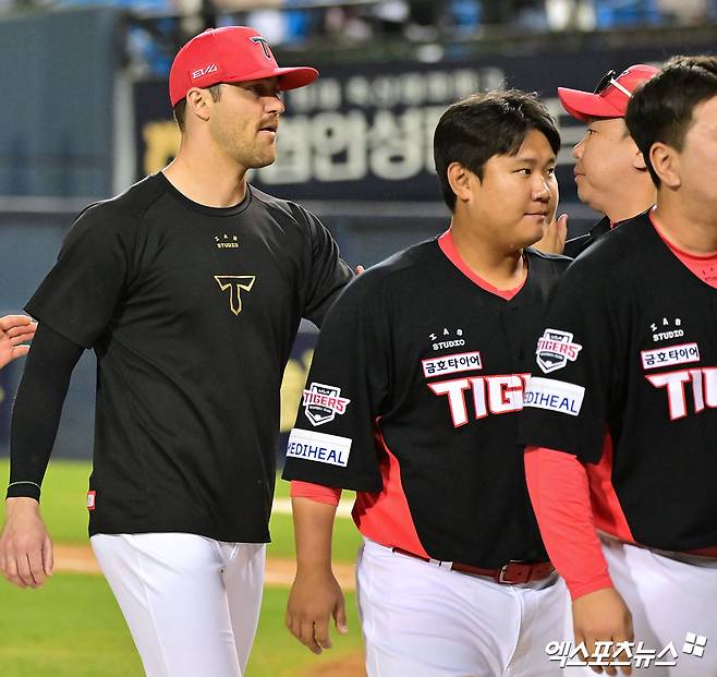 KIA 타이거즈 외국인 투수 제임스 네일이 23일 KBO리그 1군 엔트리에서 말소됐다. KIA 구단은 관리 차원으로 네일에게 휴식을 부여하기 위해 말소했다고 밝혔다. 이날 네일을 포함해 총 11명 선수가 1군 엔트리에서 빠졌다. 엑스포츠뉴스 DB