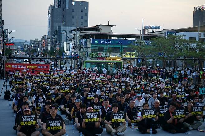 납공장 건설에 반대하는 영주시민들 [영주납공장반대시민연대 제공, 재판매 및 DB 금지]