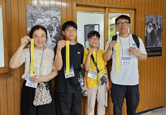 '소년이 온다' 문학기행에 참가한 홍용진(44), 선경진(43), 홍민재(14), 홍민준(11) 가족. /정유진 기자 jin1@namdonews.com