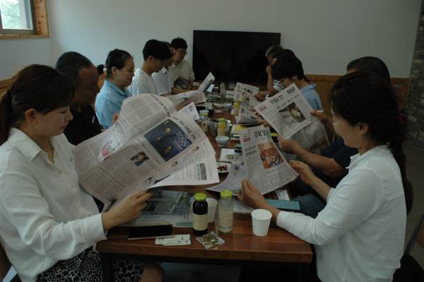 경북포럼 칠곡지역위원회는 18일 국립칠곡숲체원에서 경북일보 독자권익위원회 지면평가회의를 개최했다.