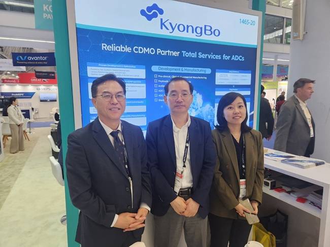미국 보스턴에서 열린 '바이오 인터내셔널 컨벤션 2025'에 참가한 경보제약 황재택 연구소장(왼쪽부터), 이태경 ADC연구센터장, 양아름 책임./사진=비즈워치