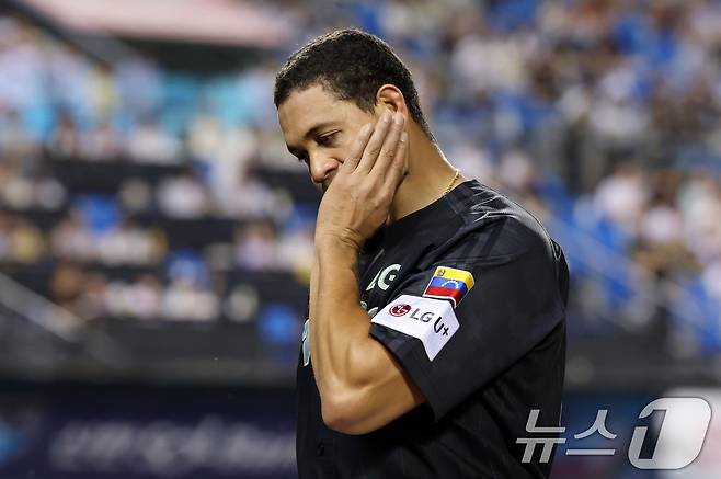 LG 트윈스 외국인 투수 요니 치리노스는 최근 7경기에서 다섯 차례나 4실점 이상을 기록했다. 2025.6.18/뉴스1 ⓒ News1 박세연 기자