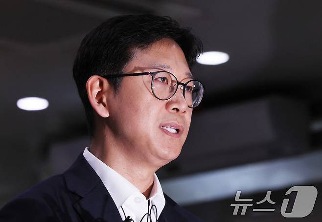 배경훈 과학기술정보통신부 장관 후보자가 24일 오전 서울 종로구 광화문우체국에 마련된 인사청문회 준비 사무실로 출근해 취재진의 질문에 답하고 있다. 2025.6.24/뉴스1 ⓒ News1 박지혜 기자