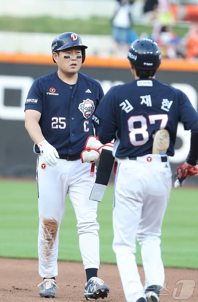 12일 대전 한화생명볼파크에서 열린 '2025 신한 SOL 뱅크 KBO리그' 한화이글스 대 두산베어스 경기에서 1회초 두산 양의지가 1타점 2루타를 치고 있다. 2025.6.12/뉴스1 ⓒ News1 김기남 기자