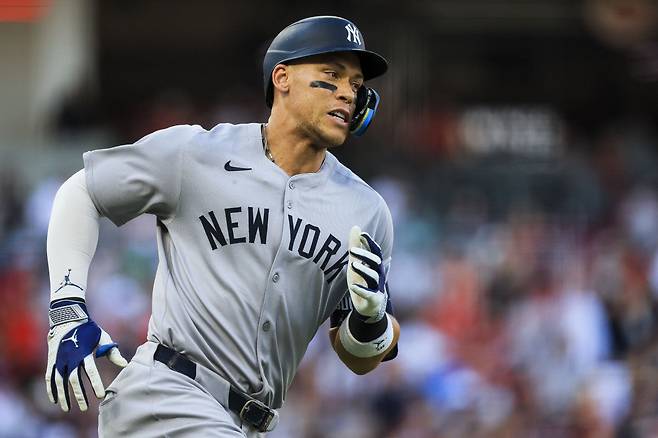 뉴욕 양키스 애런 저지가 23일(한국시각) 신시내티 레즈전에서 1회초 좌월 솔로홈런을 터뜨린 뒤 베이스를 돌고 있다. Imagn Images연합뉴스