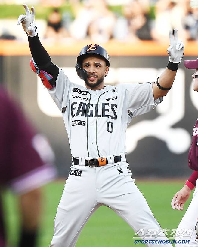 22일 대전 한화생명볼파크에서 열린 키움-한화전. 5회말 2사 3루 리베라토가 1타점 2루타를 친 후 환호하고 있다. 대전=정재근 기자 cjg@sportschosun.com/2025.6.22/