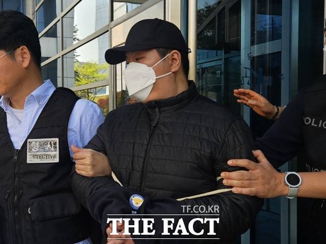 지난 4월 서울 강북구 미아동 한 마트에서 흉기를 휘둘러 살인을 저지른 김성진(33)이 첫 재판에서 혐의를 모두 인정했다. /이다빈 기