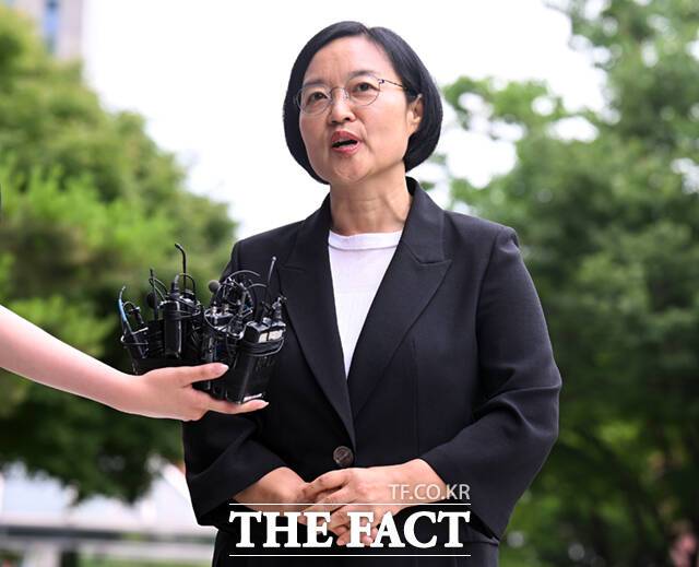 한성숙 중소벤처기업부 장관 후보자가 24일 오후 서울 여의도 삼희 익스콘벤처타워에 마련된 인사청문회 준비 사무실로 출근하며 지명 소감을 밝히고 있다. /이새롬 기자